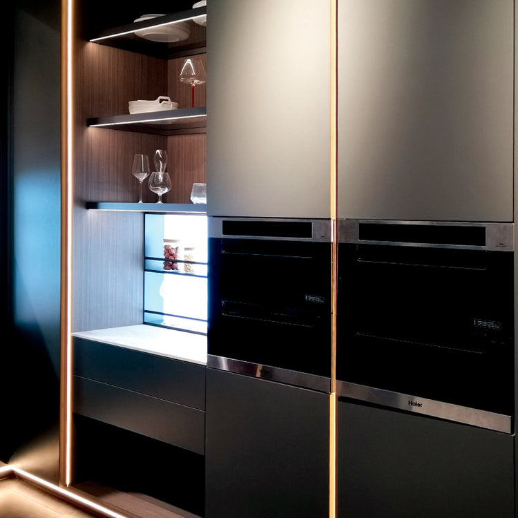 Display of 689 Series Vertical Lena Gola Single and Double Pull with LED